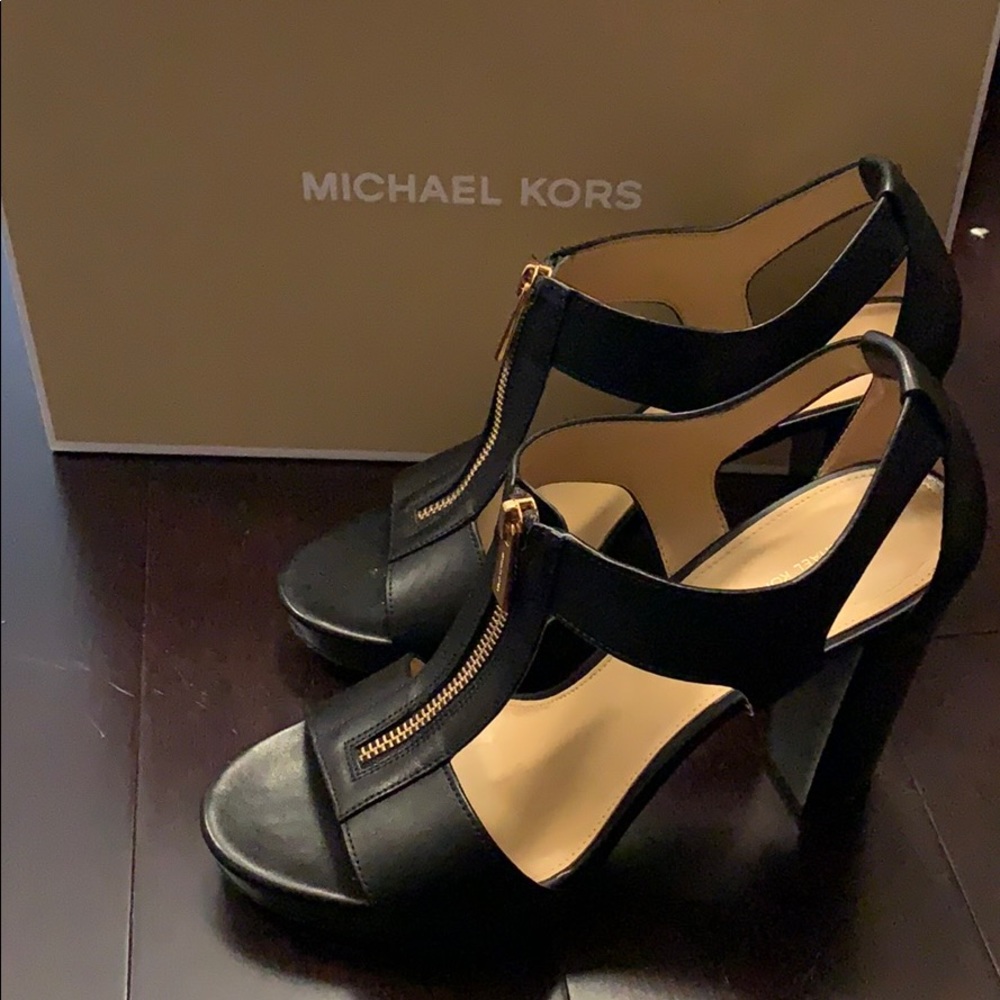 MICHAEL KORS LEATHER BERKLEY SANDAL 8.5M